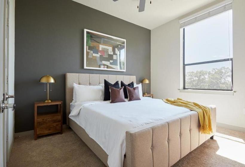 Sonder At La Villita