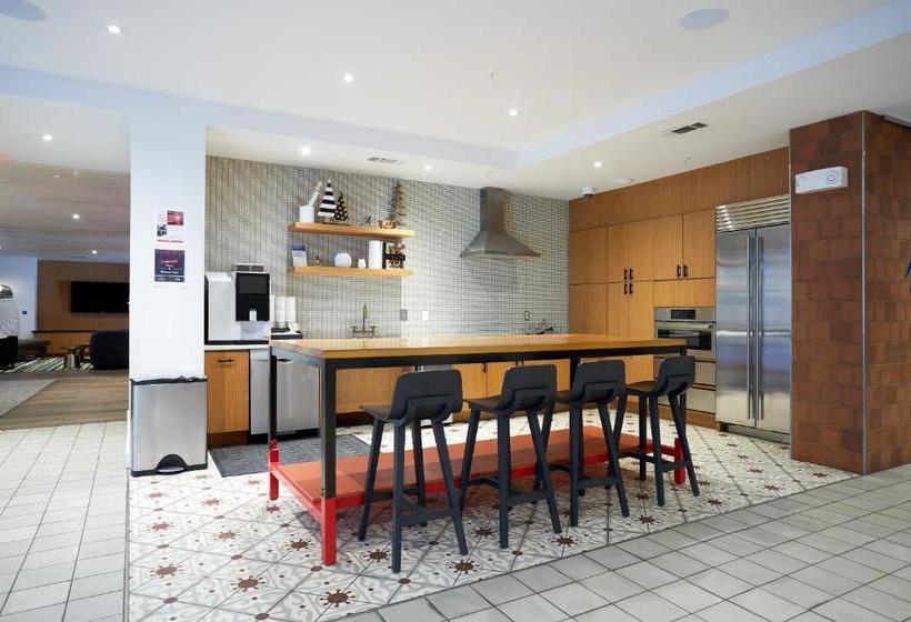 Sonder At La Villita