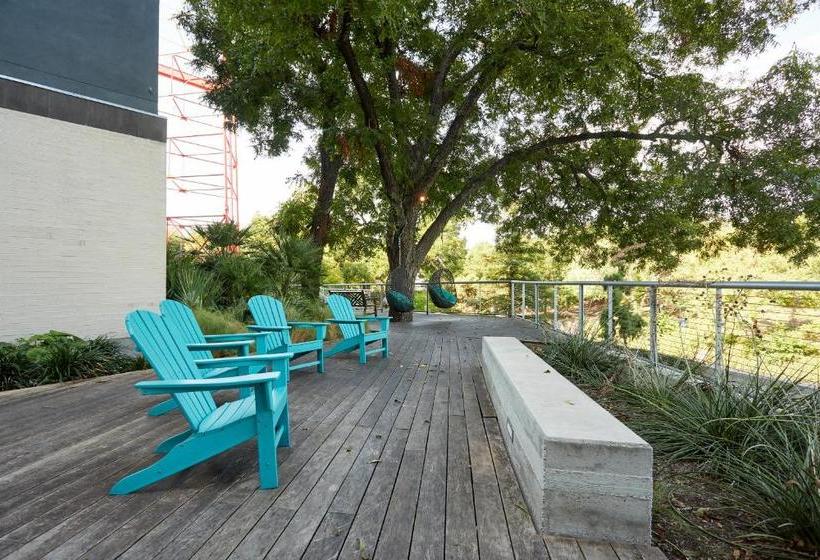 Sonder At La Villita