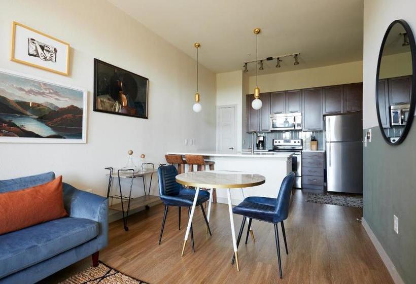 Sonder At La Villita