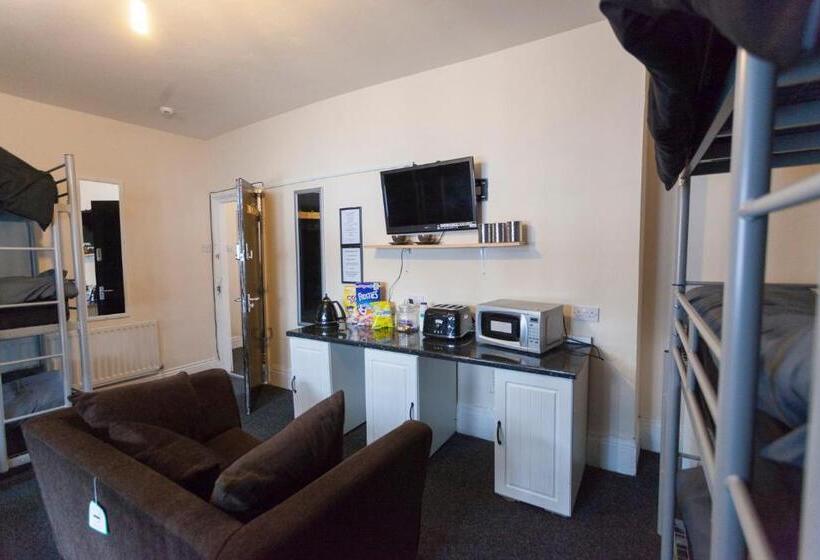 Общежитие Fenham Hotel Express