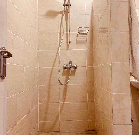 הוסטל Wine & Rose Boutique