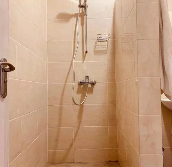 ユースホステル Wine & Rose Boutique