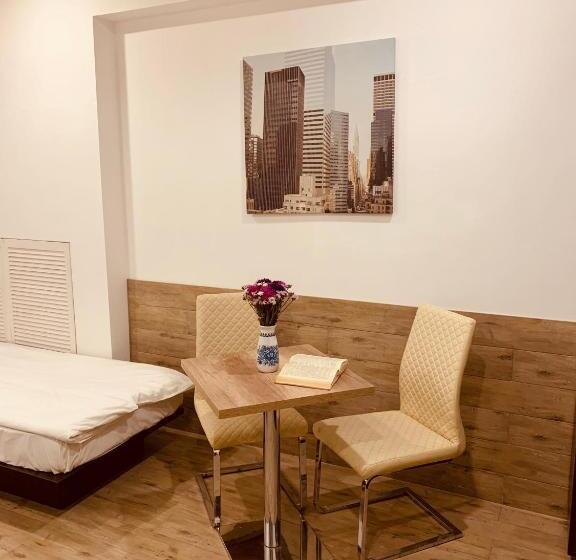 הוסטל Wine & Rose Boutique