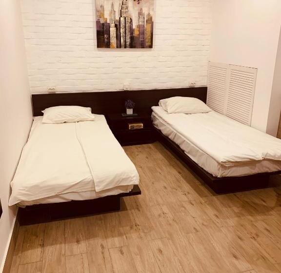 הוסטל Wine & Rose Boutique