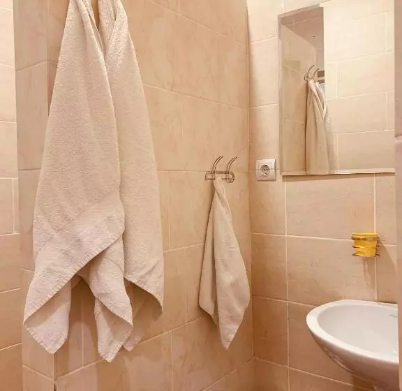 ユースホステル Wine & Rose Boutique