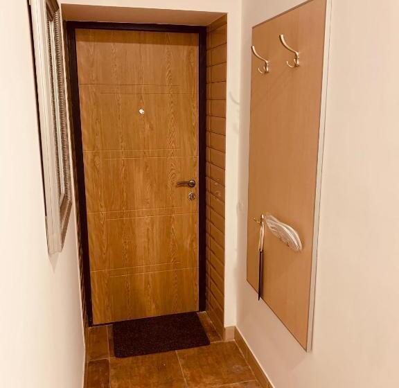 הוסטל Wine & Rose Boutique