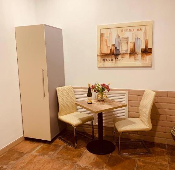 הוסטל Wine & Rose Boutique