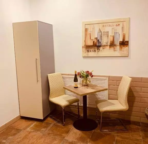 ユースホステル Wine & Rose Boutique