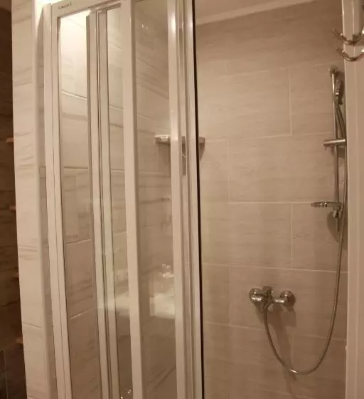 ユースホステル Wine & Rose Boutique