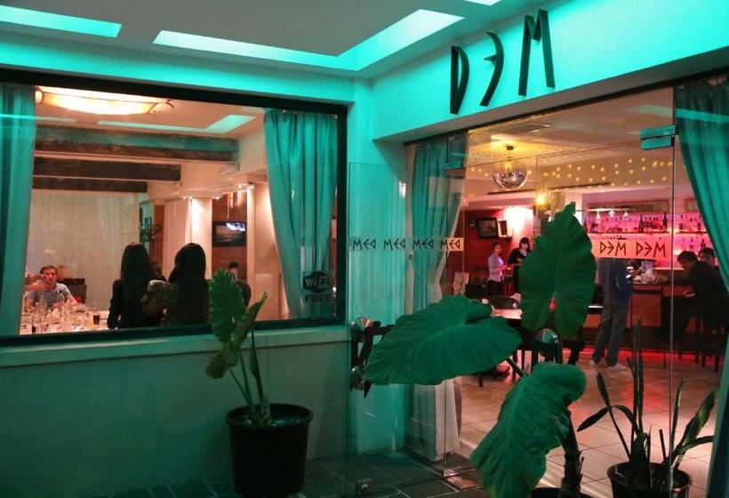 هتل Dem