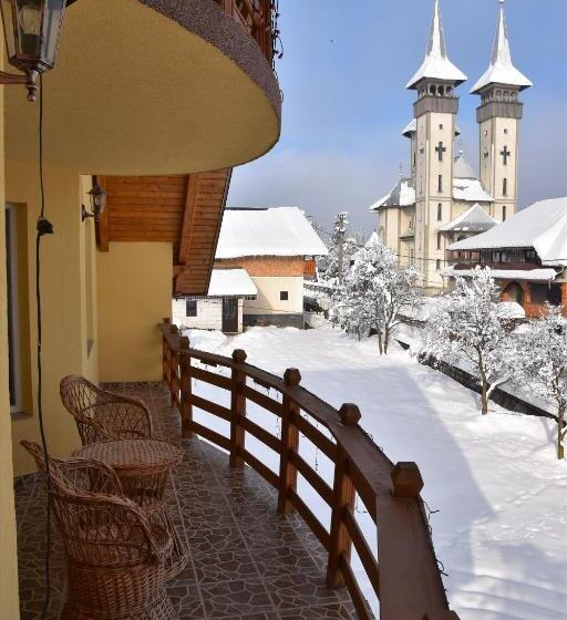 호텔 Pensiunea Maramu