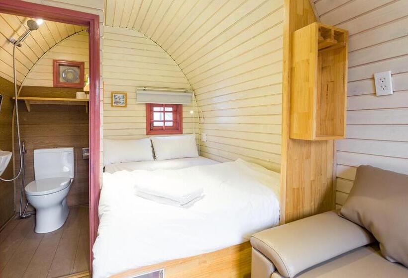 Hotel Phi Kite School