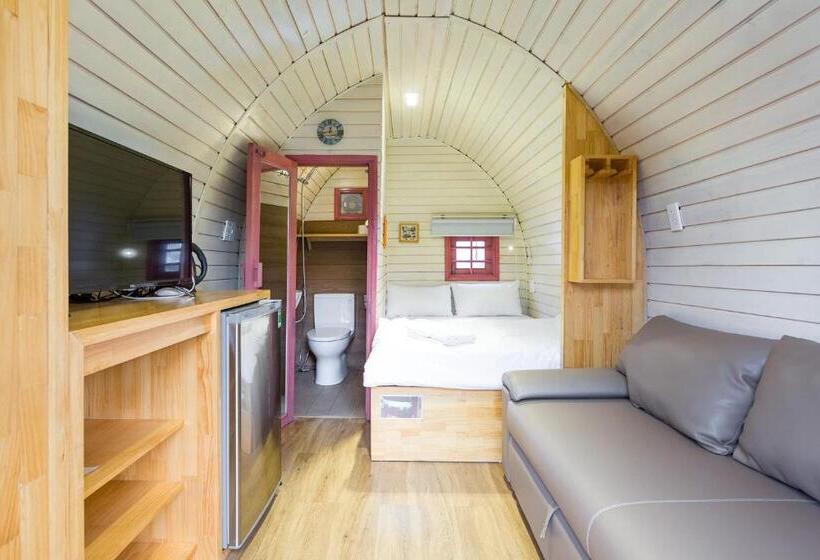 Hotel Phi Kite School