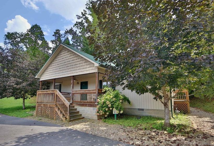 Cherry Blossom 11   Three Bedroom Chalet