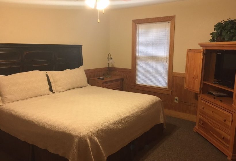 Cherry Blossom 11   Three Bedroom Chalet