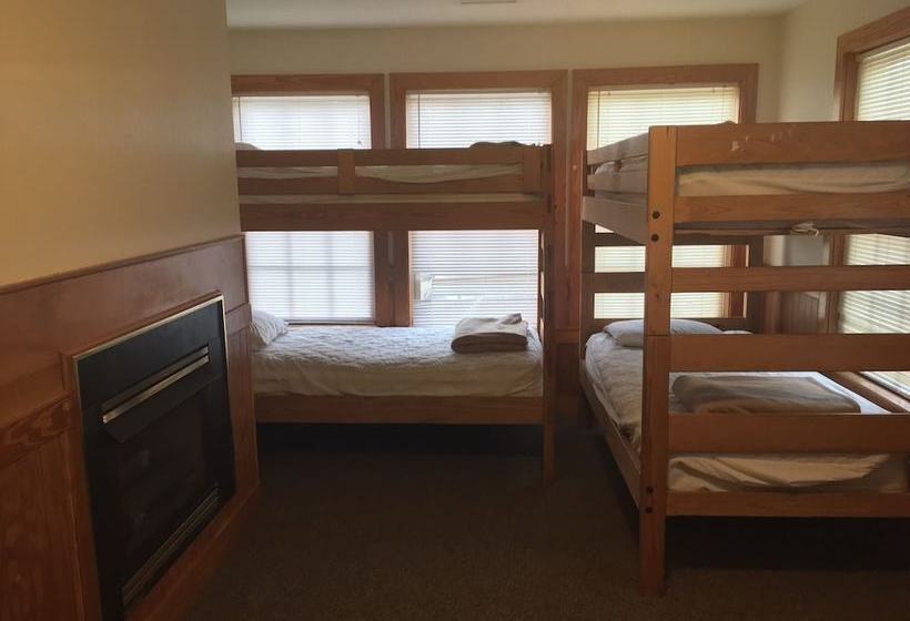 Cherry Blossom 11   Three Bedroom Chalet