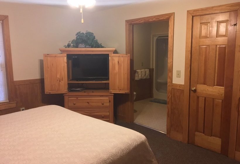 Cherry Blossom 11   Three Bedroom Chalet