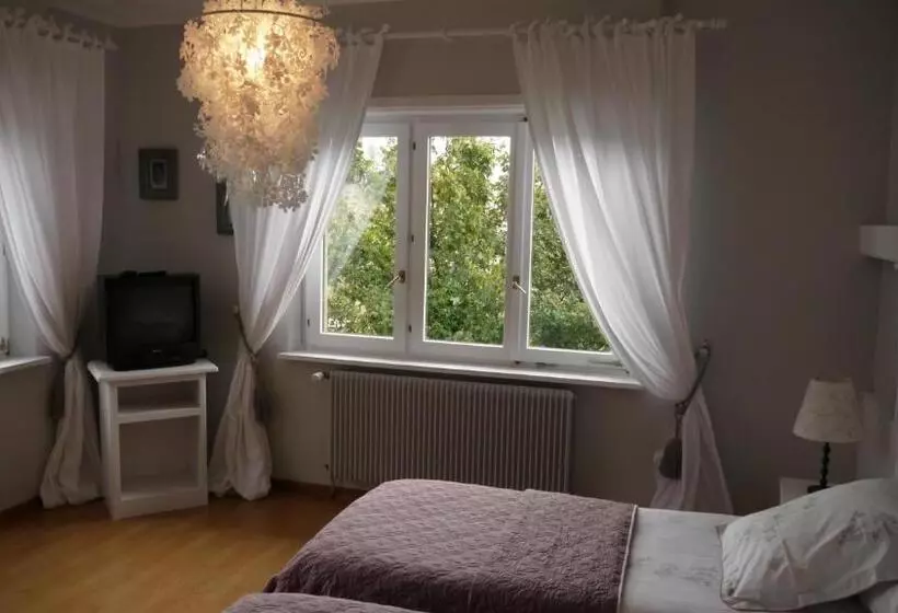 Aamiaismajoitus (B&B) Chambres D Hôtes L Ecrin Des Saveurs