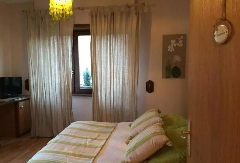 Aamiaismajoitus (B&B) Chambres D Hôtes L Ecrin Des Saveurs