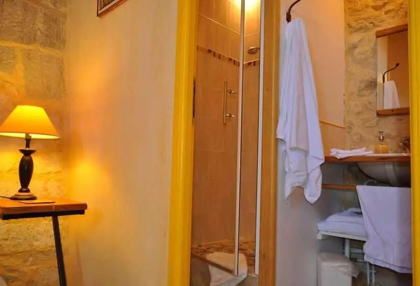 Aamiaismajoitus (B&B) Château De Bessas