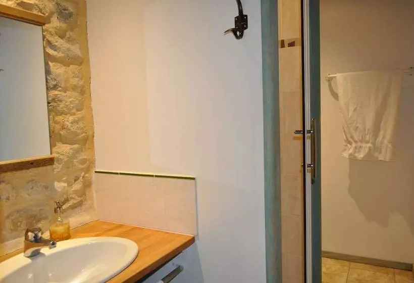 Aamiaismajoitus (B&B) Château De Bessas