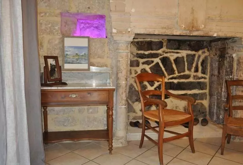 Aamiaismajoitus (B&B) Château De Bessas