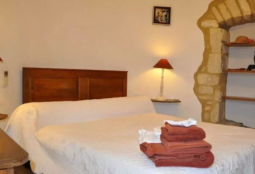 Aamiaismajoitus (B&B) Château De Bessas