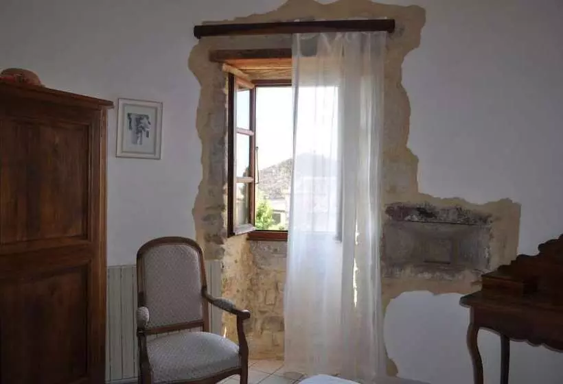 Aamiaismajoitus (B&B) Château De Bessas