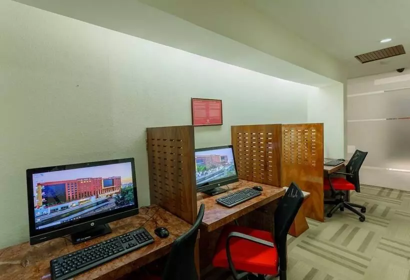 هتل Camino Real Aeropuerto