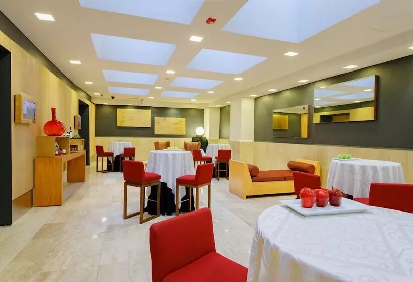 هتل Camino Real Aeropuerto