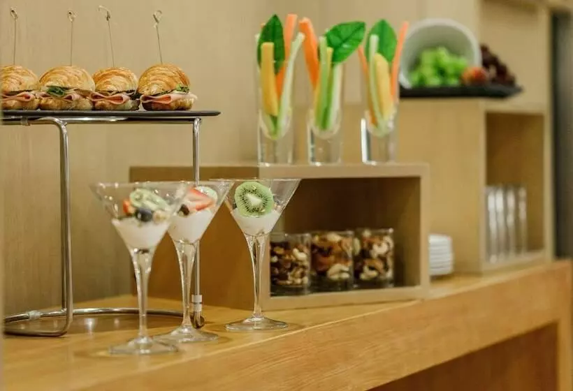 هتل Camino Real Aeropuerto