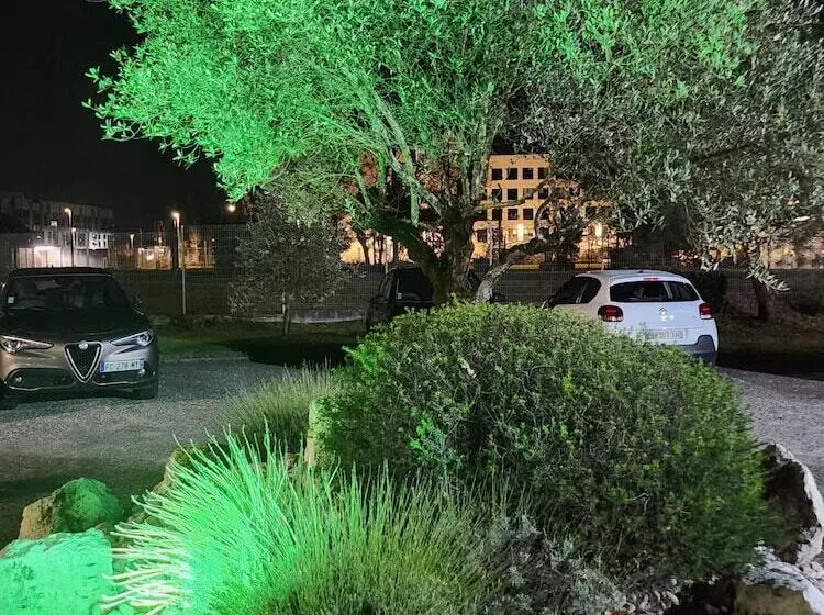 Отель Campanile Bordeaux Sud Hopital Haut Leveque   Pessac