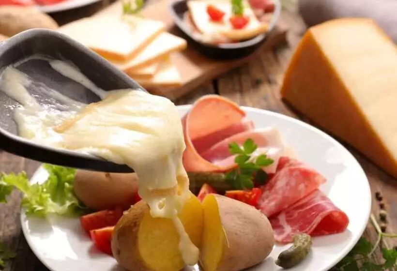 Отель Campanile Creil Villers Saint Paul