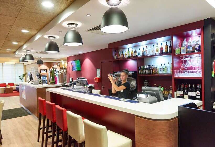 בית מלון כפרי Campanile Krakow Old Town