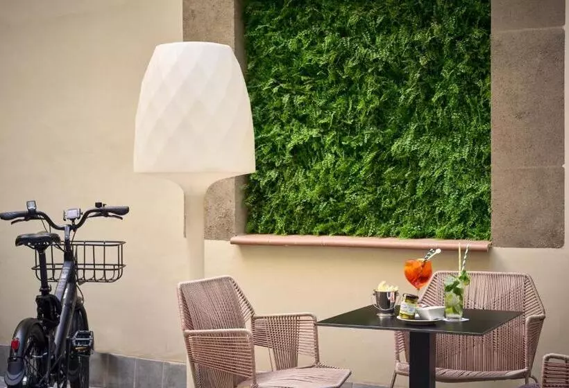 Отель Catalonia Born