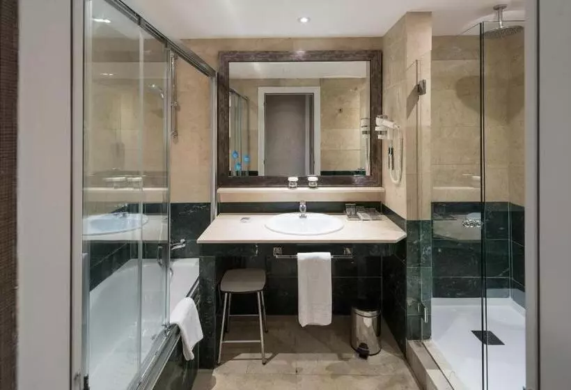 Отель Catalonia Born