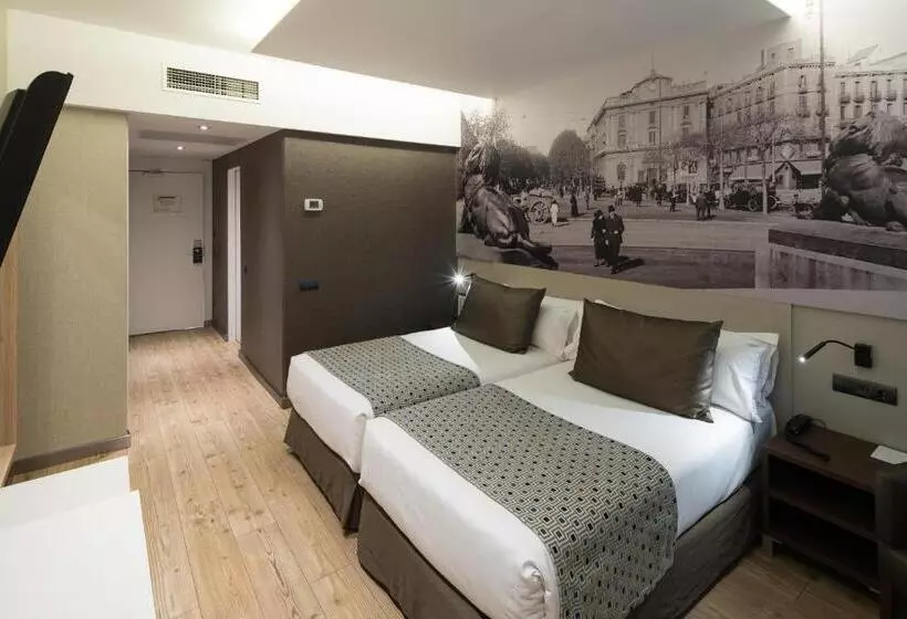 Отель Catalonia Born