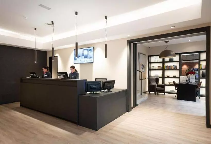 Отель Catalonia Born