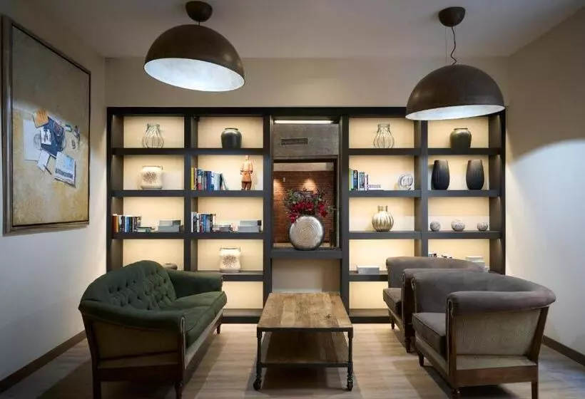 Отель Catalonia Born