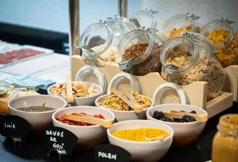 Отель Catalonia Born