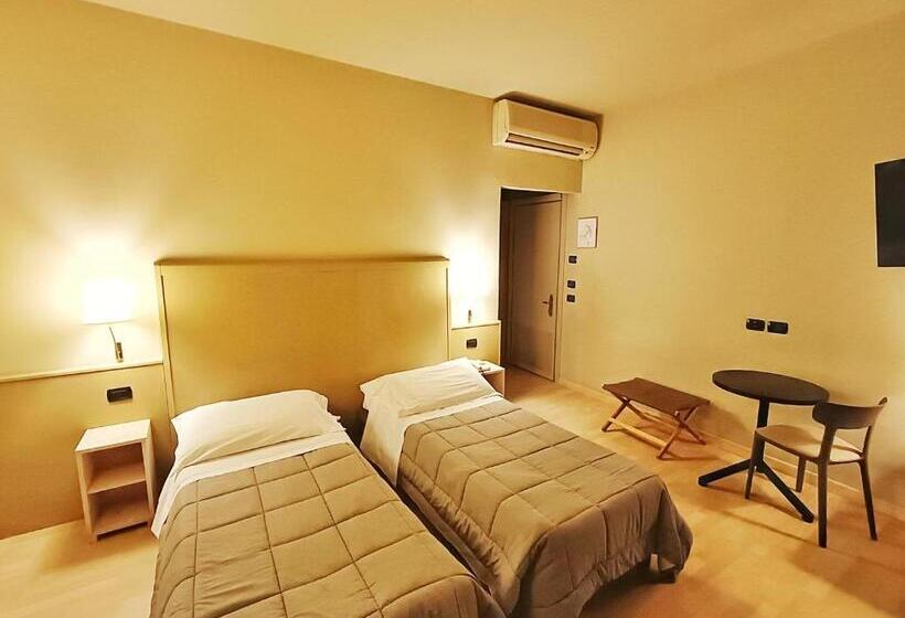 هتل Corallo Rimini