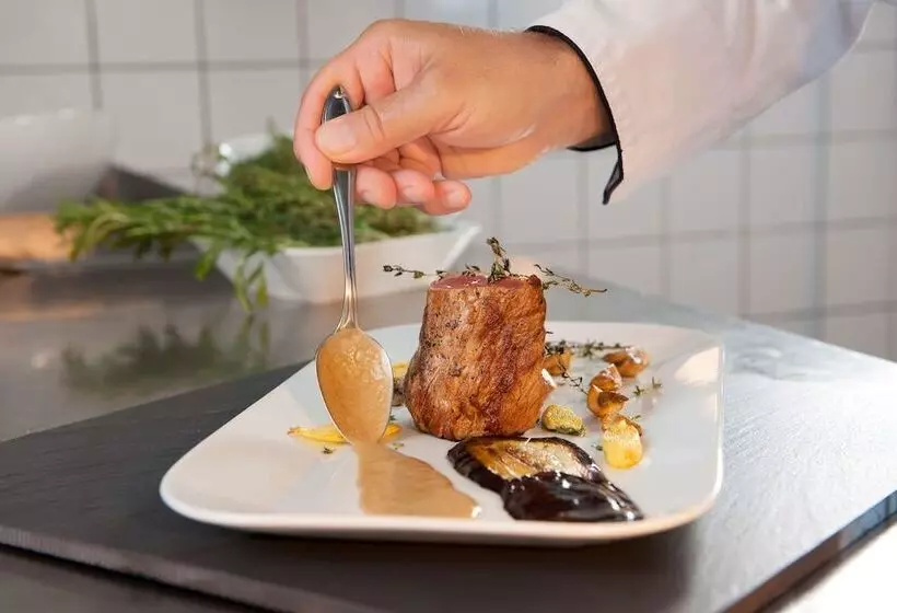 Отель Essential By Dorint Köln Junkersdorf