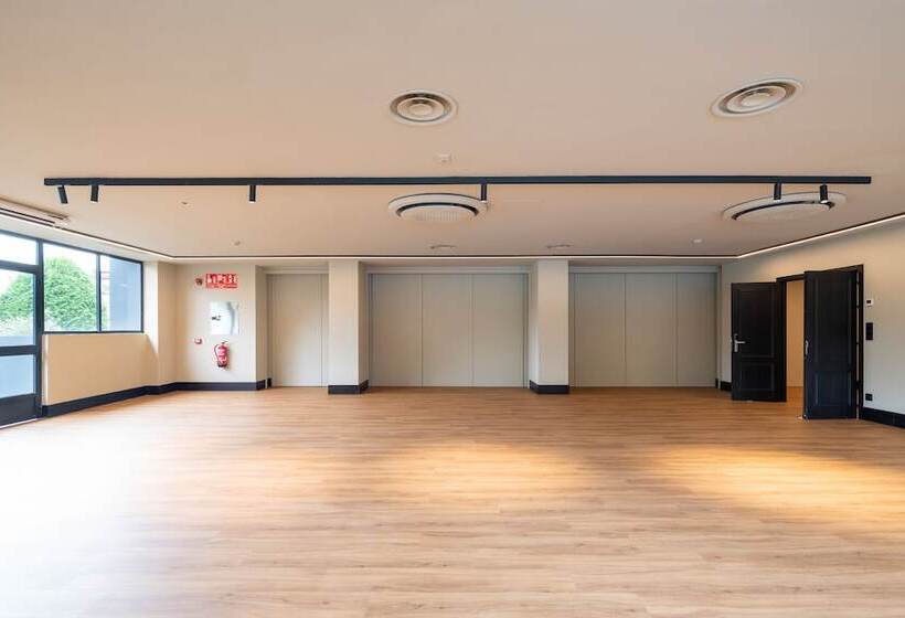 Отель Exe Peregrino