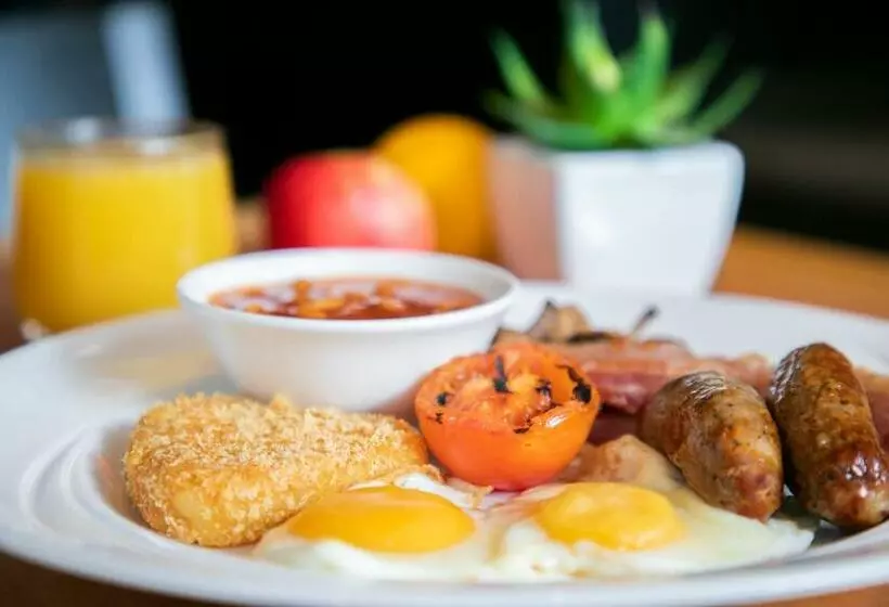 هتل Holiday Inn Edinburgh Zoo, An Ihg