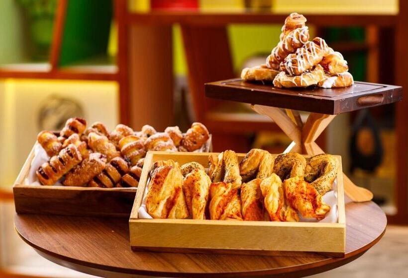 هتل Holiday Inn Edinburgh Zoo, An Ihg