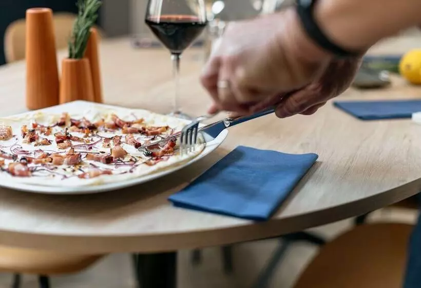 호텔 Kyriad Metz Centre   Restaurant Moze