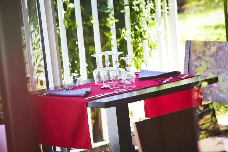 ホテル Kyriad Toulon Est Hyeres La Garde