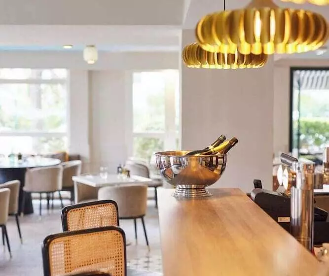 Отель Restaurant Isidore Nice Ouest