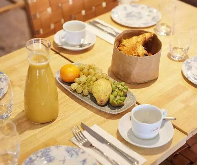 Отель Restaurant Isidore Nice Ouest